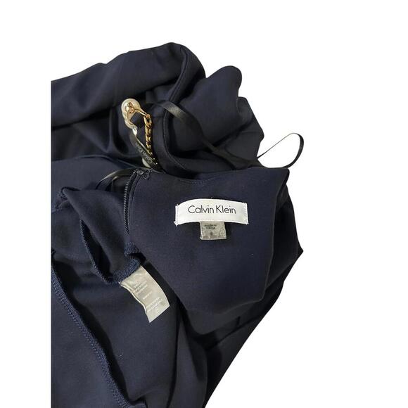 Elegant Black Dress with Pearl Accents - Picture 6 of 7